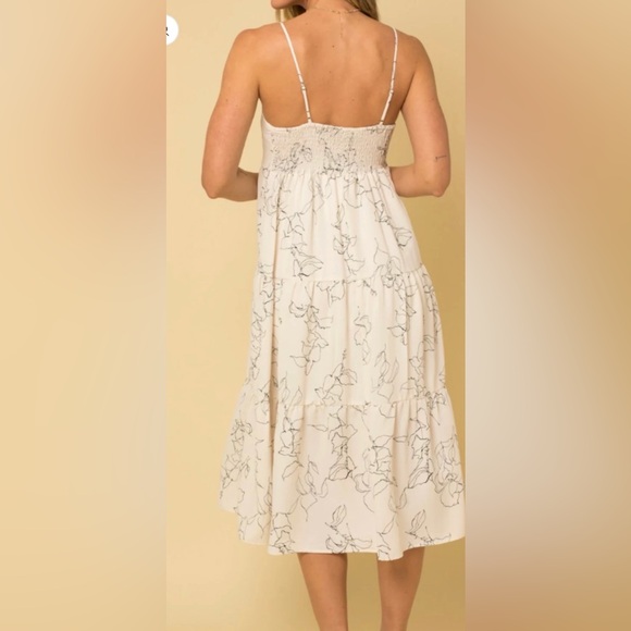 Gilli White and Black Floral Maxi Dress - Picture 6 of 9